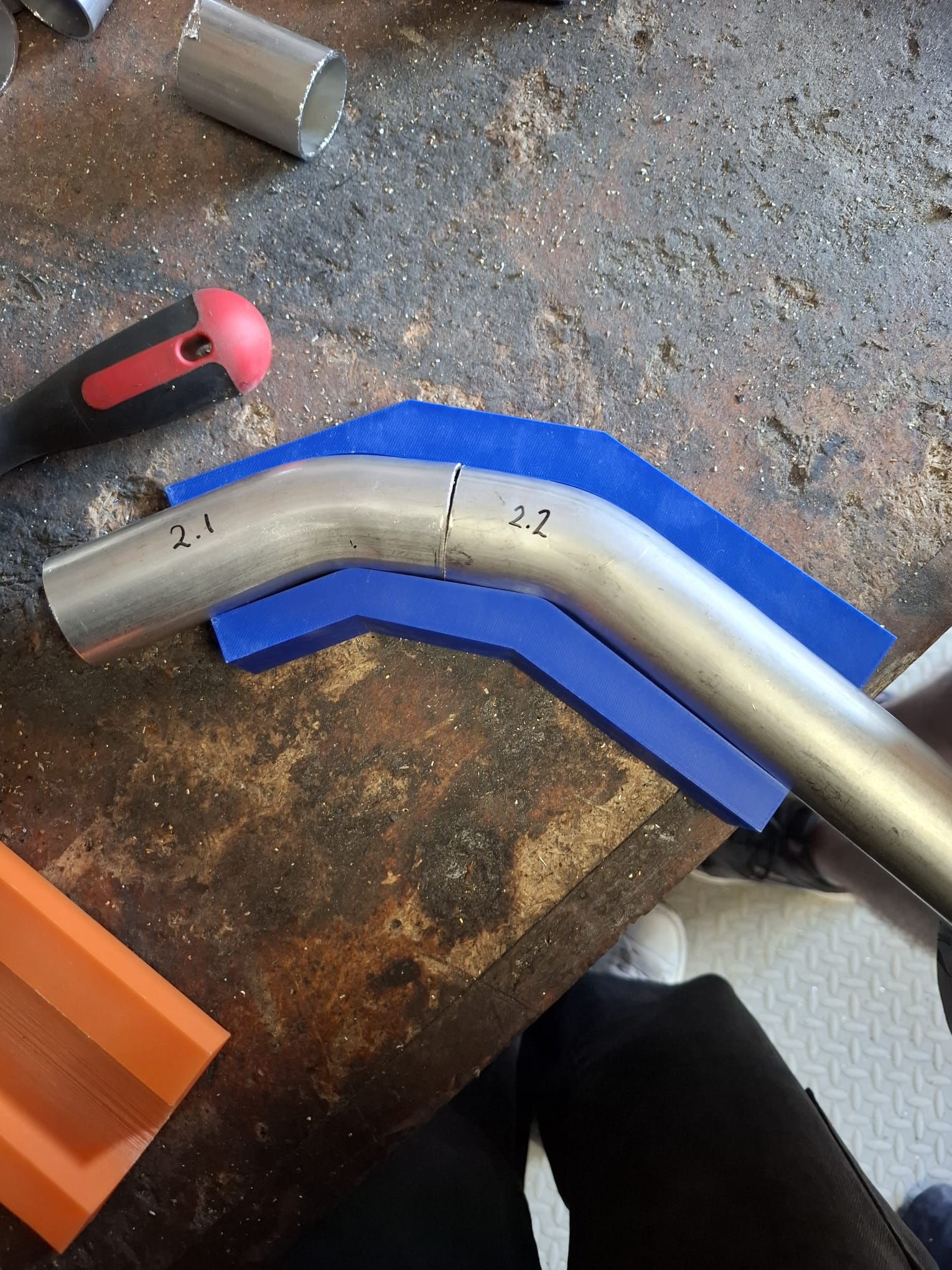 Pipe alignment in a 3D-printed jig